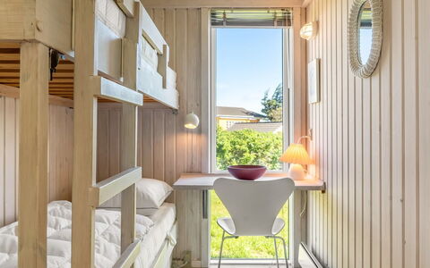 Sigrid - 400M from the Sea: Hout, Interieur Ontwerp, Plafond, Verdieping, Beits, Slaapkamer, Bed, Lichte Inrichting, Stoel, Hardwood