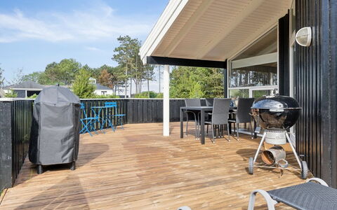 Alvy - 200M from the Sea: Hout, Huis, Veranda, Dek, Hardwood, Dak, Beits, Houten Vloer, Eco Hotel