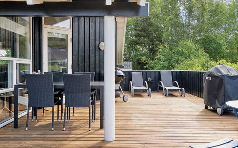 Alvy - 200M from the Sea: Hout, Huis, Veranda, Dek, Hardwood, Dak, Beits, Houten Vloer, Eco Hotel