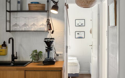 Olaf - 1.4Km from the Sea: Meubilair, Interieur Ontwerp, Muur, Keuken, Lichte Inrichting, Cabinetry, Verlichting, Countertop, Huis, Flooring
