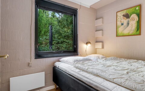 Olaf - 1.4Km from the Sea: Slaapkamer, Hout, Bed, Interieur Ontwerp, Laken, Verdieping, Bedding, Kamer, Flooring, Bed Frame