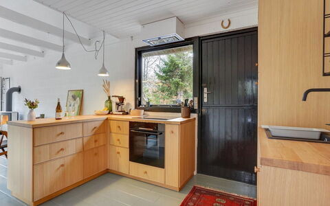Olaf - 1.4Km from the Sea: Keuken, Countertop, Hout, Toestel Van De Keuken, Cabinetry, Interieur Ontwerp, Meubilair, Loodgieterswerkinrichting, Flooring, Wastafel