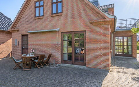 Iarund - 500M to the Fjord: Meubilair, Interieur Ontwerp, Flooring, Hout, Verdieping, Plafond, Houten Vloer, Stoel, Tafel, Verlichting