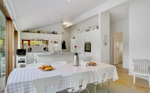 Aino - 1Km from the Sea: Meubilair, Interieur Ontwerp, Flooring, Hout, Verdieping, Plafond, Houten Vloer, Stoel, Tafel, Verlichting