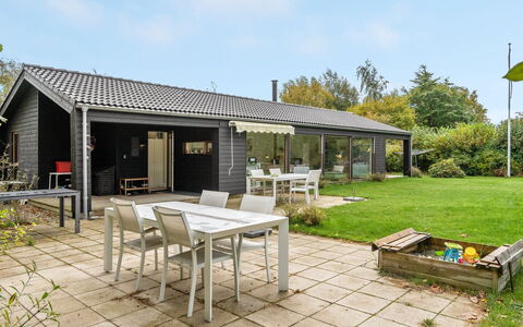 Aino - 1Km from the Sea: Meubilair, Interieur Ontwerp, Flooring, Hout, Verdieping, Plafond, Houten Vloer, Stoel, Tafel, Verlichting