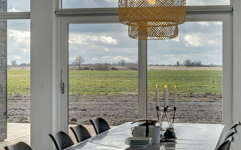 Thalie - 400M from the Sea: Blauw, Struik, Verblijf, Groundcover, Tuin, Landgoed, Schaduw, Landscaping, Boerderij, Eco Hotel