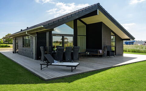 Thalie - 400M from the Sea: Blauw, Struik, Verblijf, Groundcover, Tuin, Landgoed, Schaduw, Landscaping, Boerderij, Eco Hotel