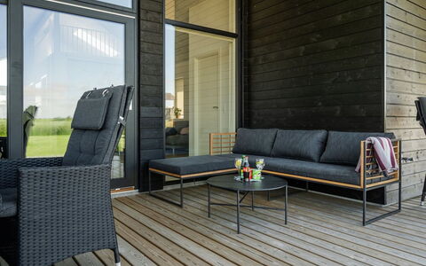 Thalie - 400M from the Sea: Blauw, Struik, Verblijf, Groundcover, Tuin, Landgoed, Schaduw, Landscaping, Boerderij, Eco Hotel