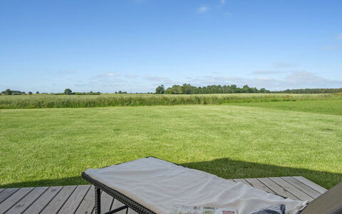 Thalie - 400M from the Sea: Blauw, Struik, Verblijf, Groundcover, Tuin, Landgoed, Schaduw, Landscaping, Boerderij, Eco Hotel