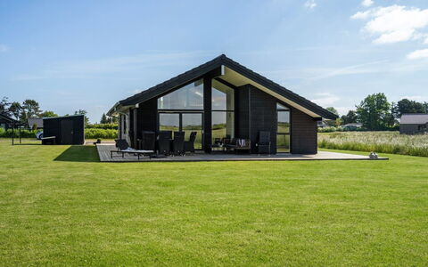 Thalie - 400M from the Sea: Blauw, Struik, Verblijf, Groundcover, Tuin, Landgoed, Schaduw, Landscaping, Boerderij, Eco Hotel
