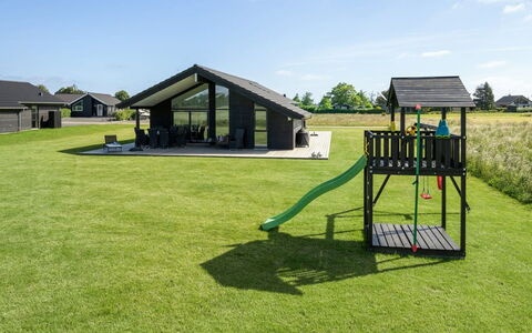 Thalie - 400M from the Sea: Blauw, Struik, Verblijf, Groundcover, Tuin, Landgoed, Schaduw, Landscaping, Boerderij, Eco Hotel