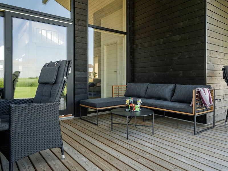 Thalie - 400M from the Sea