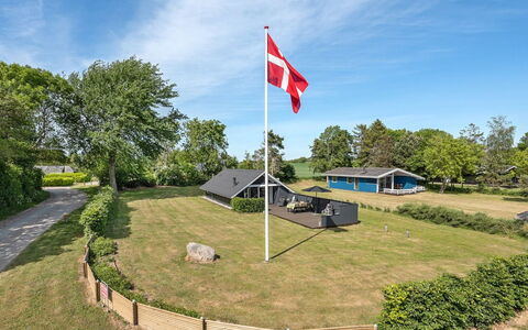 Herbert - 1Km from the Sea: Architectuur, Dak, Huis, Samengesteld Materiaal, Daylighting, Siding, Oprit