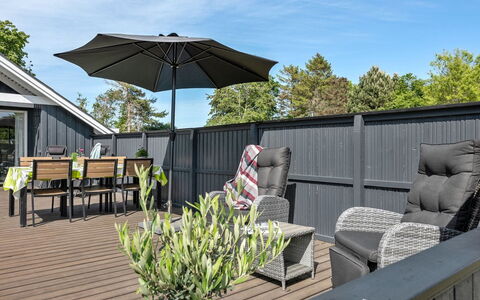 Herbert - 1Km from the Sea: Architectuur, Dak, Huis, Samengesteld Materiaal, Daylighting, Siding, Oprit