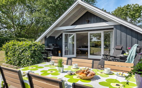 Herbert - 1Km from the Sea: Architectuur, Dak, Huis, Samengesteld Materiaal, Daylighting, Siding, Oprit