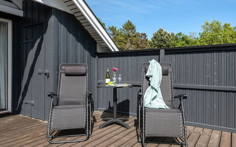Herbert - 1Km from the Sea: Architectuur, Dak, Huis, Samengesteld Materiaal, Daylighting, Siding, Oprit