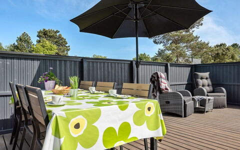 Herbert - 1Km from the Sea: Architectuur, Dak, Huis, Samengesteld Materiaal, Daylighting, Siding, Oprit