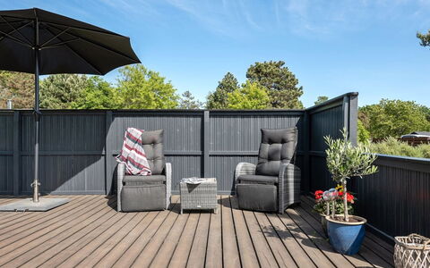 Herbert - 1Km from the Sea: Architectuur, Dak, Huis, Samengesteld Materiaal, Daylighting, Siding, Oprit