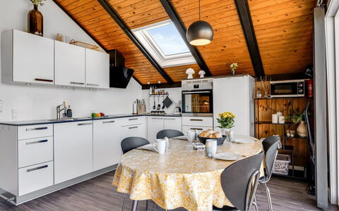 Agnesa - 1.5Km from the Sea: Keuken, Hout, Interieur Ontwerp, Countertop, Meubilair, Flooring, Plafond, Major Appliance, Toestel Van De Keuken, Verdieping