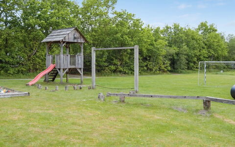 Hailka: Gras, Openbare Ruimte, Speeltoestel, Land Lot, Plain, Dia Van De Speelplaats, Gazon, Chute, Tuin, Park