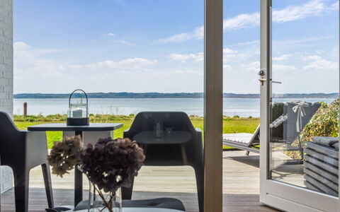 Monia - 20M from the Sea: Architectuur, Dak, Huis, Samengesteld Materiaal, Daylighting, Siding, Oprit