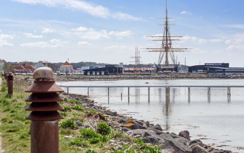 Monia - 20M from the Sea: Architectuur, Dak, Huis, Samengesteld Materiaal, Daylighting, Siding, Oprit