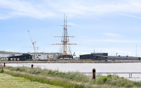 Monia - 20M from the Sea: Architectuur, Dak, Huis, Samengesteld Materiaal, Daylighting, Siding, Oprit
