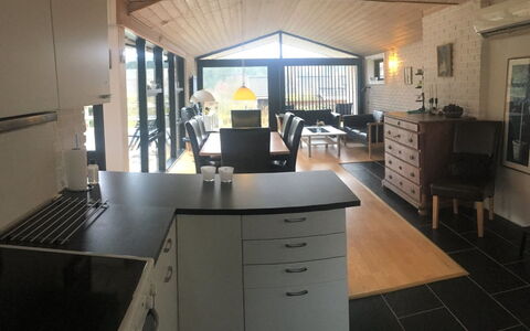 Wilmer - 40Km from the Sea: Dak, Huis, Deur, Verblijf, Schaduw, Siding, Werf, Landgoed, Backyard