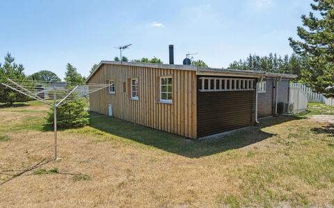 Haidi - 300M from the Sea: Meubilair, Interieur Ontwerp, Flooring, Hout, Verdieping, Plafond, Houten Vloer, Stoel, Tafel, Verlichting
