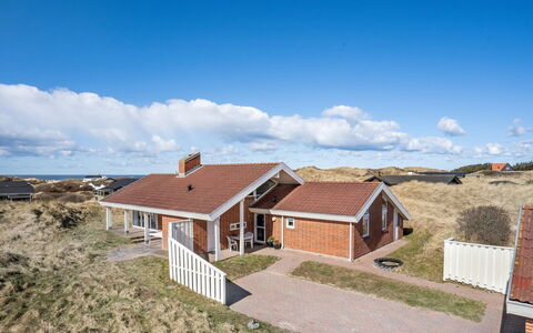 Ritha - 350M from the Sea: Hout, Dak, Architectuur, Huis, Huis, Verblijf, Siding, Hardwood, Helling, Landgoed