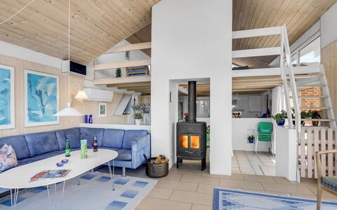 Ritha - 350M from the Sea: Hout, Dak, Architectuur, Huis, Huis, Verblijf, Siding, Hardwood, Helling, Landgoed