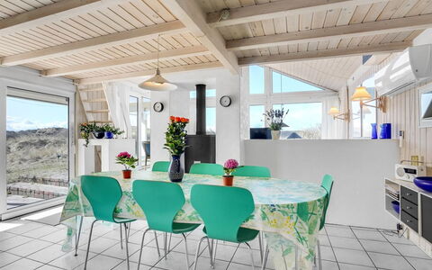 Ritha - 350M from the Sea: Hout, Dak, Architectuur, Huis, Huis, Verblijf, Siding, Hardwood, Helling, Landgoed