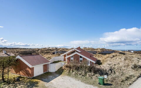 Ritha - 350M from the Sea: Hout, Dak, Architectuur, Huis, Huis, Verblijf, Siding, Hardwood, Helling, Landgoed