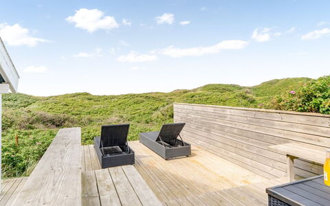 Rauli - 50M from the Sea: Hout, Houten Vloer, Hardwood, Plank, Dek, Boardwalk, Beits, Gang, Veranda, Balkon