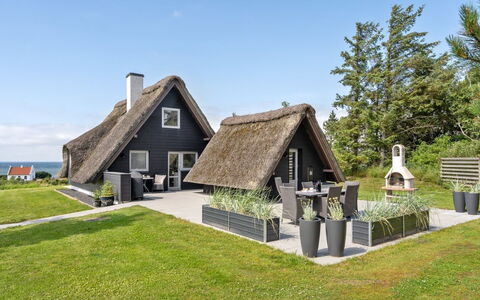 Aranja - 300M to the Fjord: Huis, Dak, Huis, Verblijf, Struik, Groundcover, Landgoed, Boerderij, Siding, Garden Gebouwen