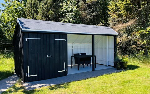 Aranja - 300M to the Fjord: Schuur, Tuin, Garden Gebouwen, Backyard, Siding, Schaduw, Werf, Gazon, Outdoor Structuur, Landscaping