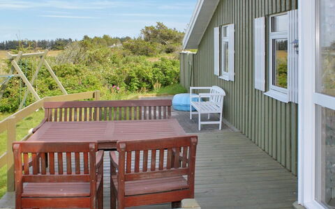 Annick - 300M from the Sea: Blauw, Struik, Verblijf, Groundcover, Tuin, Landgoed, Schaduw, Landscaping, Boerderij, Eco Hotel