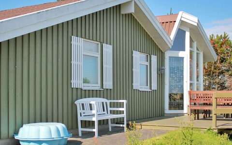 Annick - 300M from the Sea: Blauw, Struik, Verblijf, Groundcover, Tuin, Landgoed, Schaduw, Landscaping, Boerderij, Eco Hotel