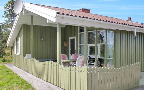 Annick - 300M from the Sea: Blauw, Struik, Verblijf, Groundcover, Tuin, Landgoed, Schaduw, Landscaping, Boerderij, Eco Hotel