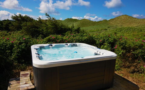 Ejvind - 100M from the Sea: Zee, Jacuzzi, Kust, Strand, Bad, Cumulus, Tropen, Meteorologisch Verschijnsel, Baai