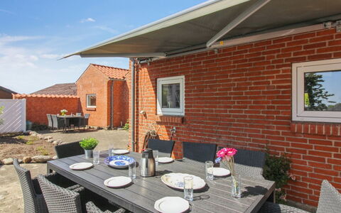 Kiersten - 5Km from the Sea: Woongebied, Dak, Voorstad, Oprit, Landgoed, Schoorsteen