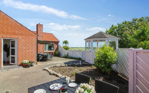 Kiersten - 5Km from the Sea: Woongebied, Dak, Voorstad, Oprit, Landgoed, Schoorsteen