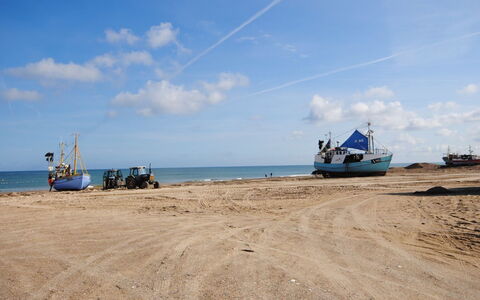 Tamika - 950M from the Sea: Lucht, Blauw, Strand, Zee, Wolk, Kust, Zand, Kust, Oceaan, Boot