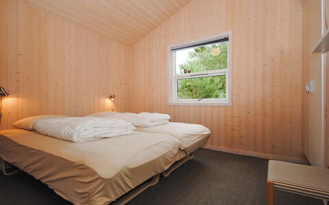 Tamika - 950M from the Sea: Hout, Slaapkamer, Plafond, Interieur Ontwerp, Bed, Laken, Verdieping, Hardwood, Flooring, Bedding