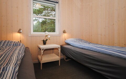 Tamika - 950M from the Sea: Muur, Slaapkamer, Hout, Verdieping, Bed, Flooring, Laken, Interieur Ontwerp, Bedding, Plafond
