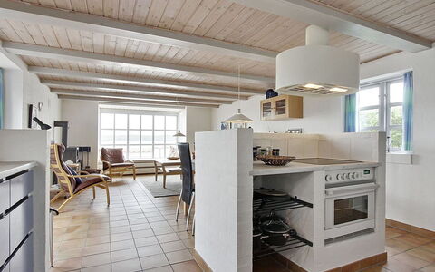 Pauliina - 10M to the Fjord: Meubilair, Flooring, Interieur Ontwerp, Verdieping, Keuken, Plafond, Hout, Stoel, Countertop, Cabinetry