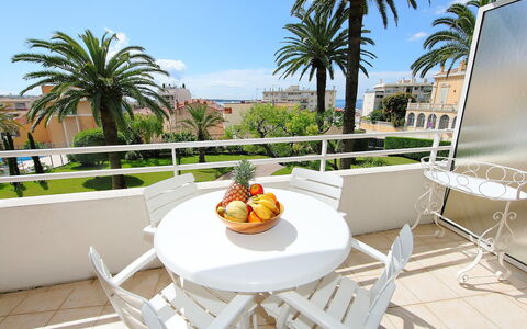 Riviera Park: Eigendom, Vakantie, Geel, Meubilair, Onroerend Goed, Huis, Appartement, Tafel, Gebouw, Toevlucht