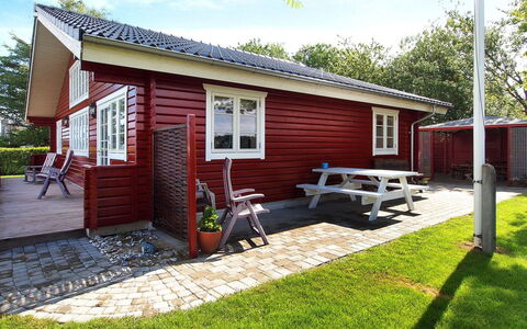 Salme - 100M from the Sea: Blauw, Struik, Verblijf, Groundcover, Tuin, Landgoed, Schaduw, Landscaping, Boerderij, Eco Hotel