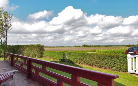 Salme - 100M from the Sea: Blauw, Struik, Verblijf, Groundcover, Tuin, Landgoed, Schaduw, Landscaping, Boerderij, Eco Hotel
