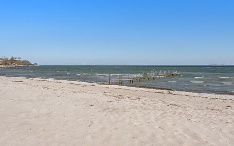 Thorlaf - 200M from the Sea: Appartement, Schaduw, Balkon, Stoel, Hek, Buitenmeubels, Aluminium, Kunstgras
